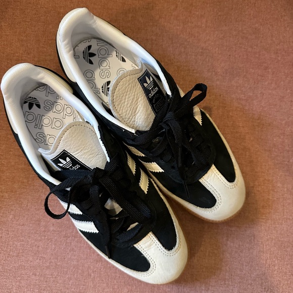 Adidas Sambas - Black and Cream - Picture 4 of 14